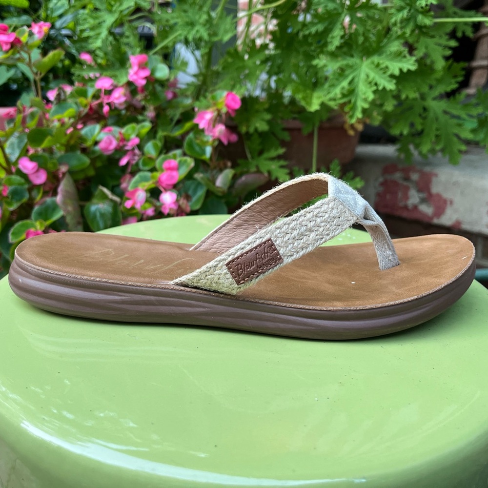 Blowfish Tan Sandals Casual Summer Footwear - Picture 3 of 4